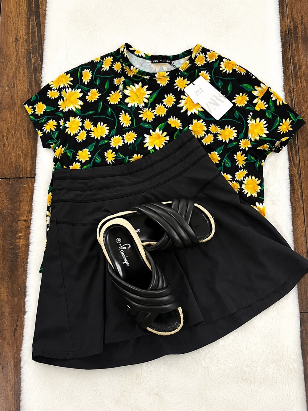 NWT Zara Black Yellow Daisy Floral Print Top Size Small - Picture 7 of 9